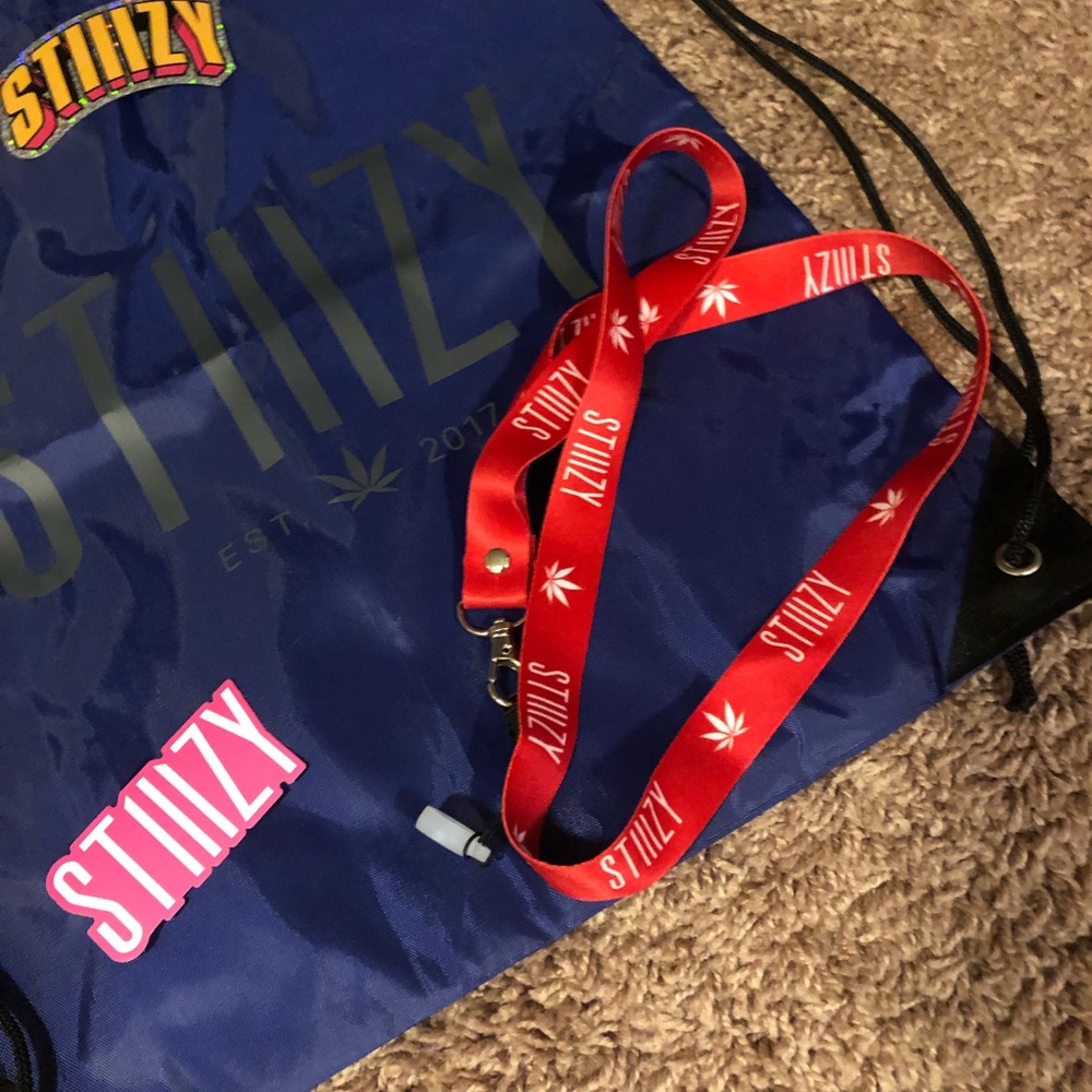 Stiiizy bundle - Picture 2 of 3